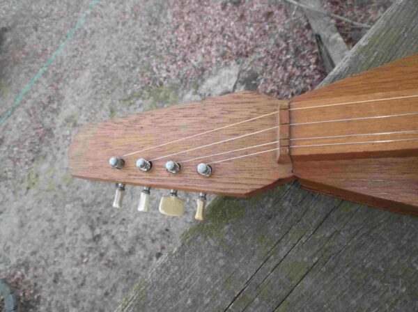 Lovely 1980 Dulcimer by the Hughes Company Single Heart Sound Hole Traditional Hughes Styling and Construction Excellent Starter instrument - Image 3