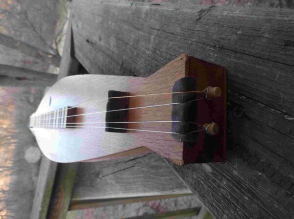 Lovely 1980 Dulcimer by the Hughes Company Single Heart Sound Hole Traditional Hughes Styling and Construction Excellent Starter instrument - Image 4
