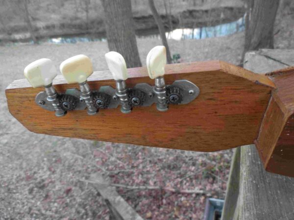 Lovely 1980 Dulcimer by the Hughes Company Single Heart Sound Hole Traditional Hughes Styling and Construction Excellent Starter instrument - Image 11