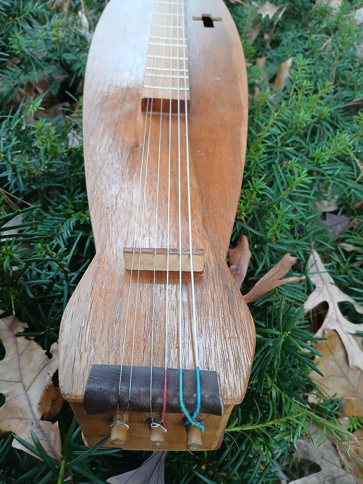Dulcimer Hughes Rare 6 String from the Revival Period Gorgeous deep body has wonderful rich tones and long sustain 28.5 VSL label dated 1977 - Image 10