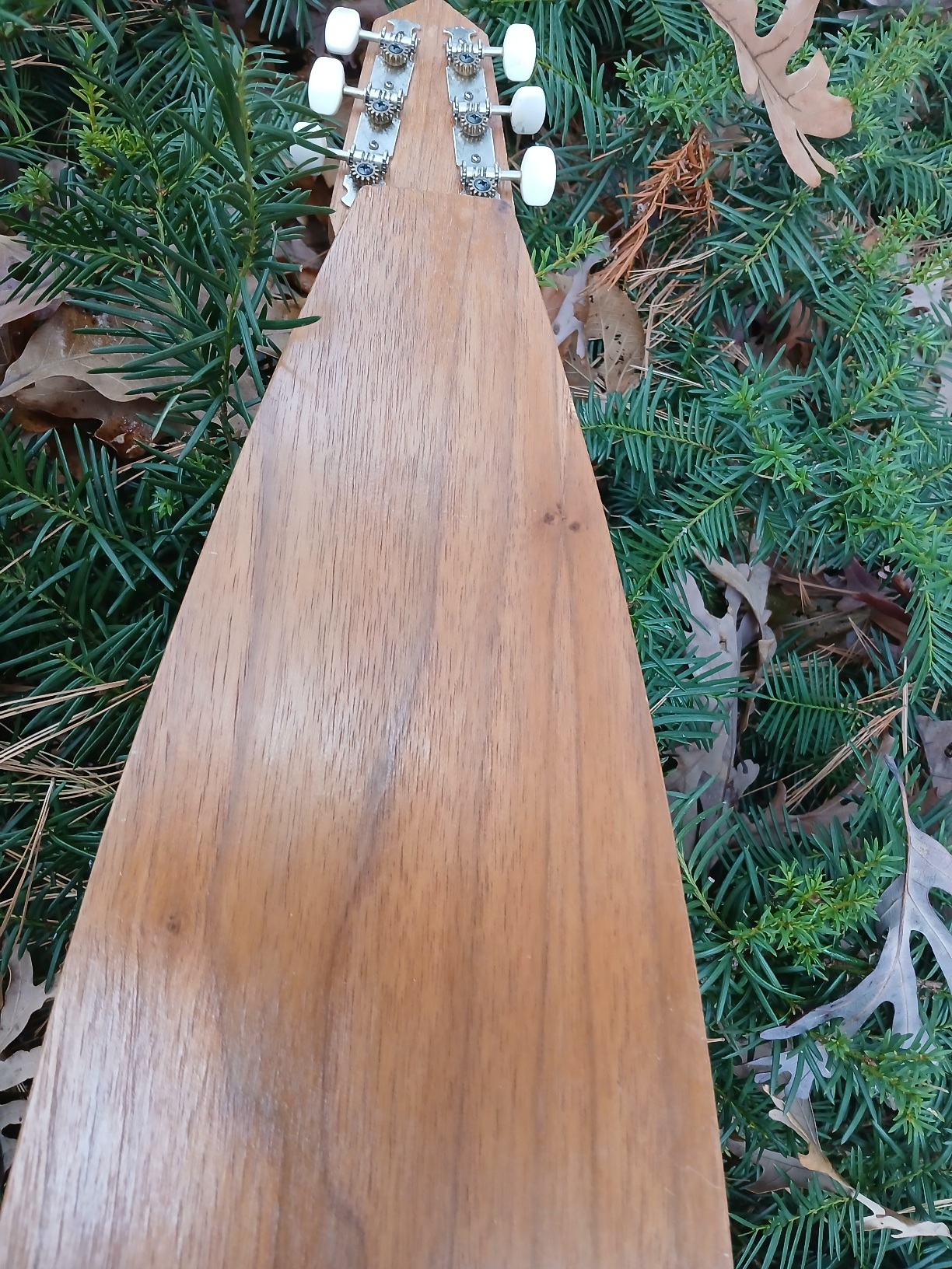 Dulcimer Hughes Rare 6 String from the Revival Period Gorgeous deep body has wonderful rich tones and long sustain 28.5 VSL label dated 1977 - Image 6